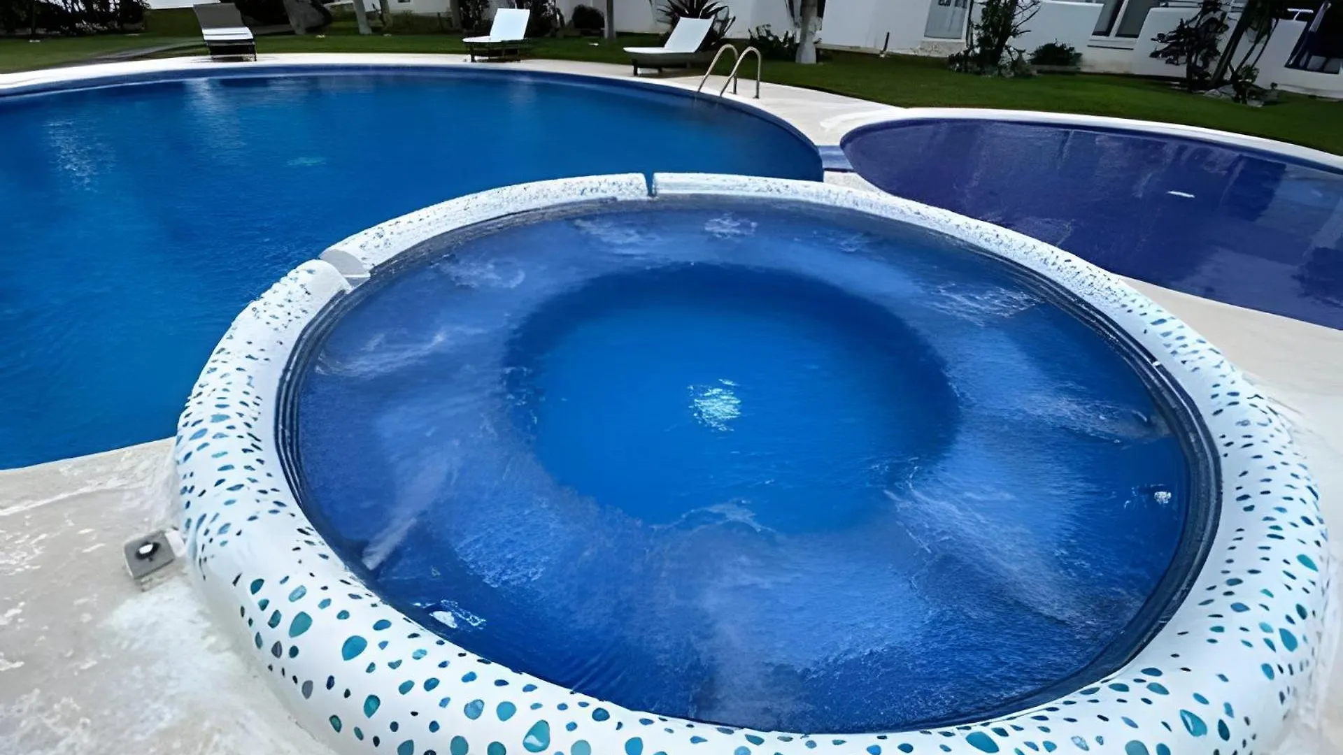 Minimalist Studio With Pool And Free Motor Scooter Cozumel Apartment